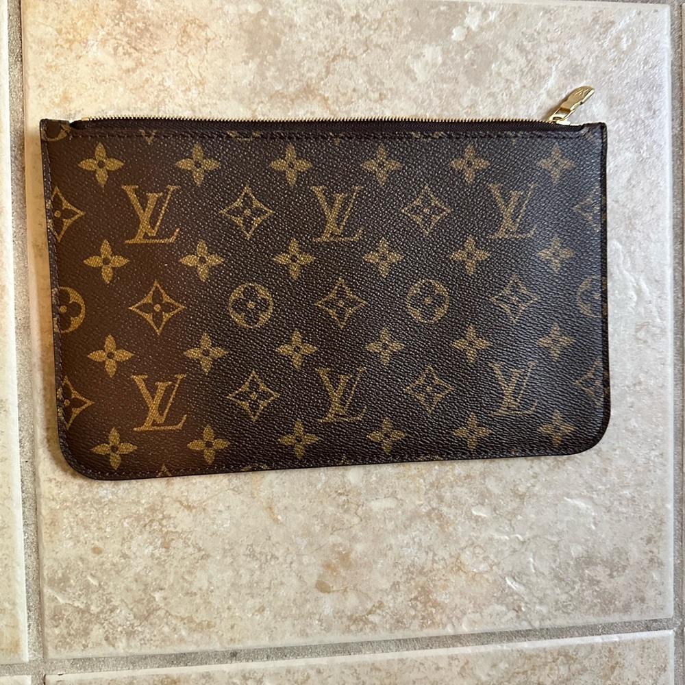 Authentic Louis Vuitton LV Neverfull MM Pouch
